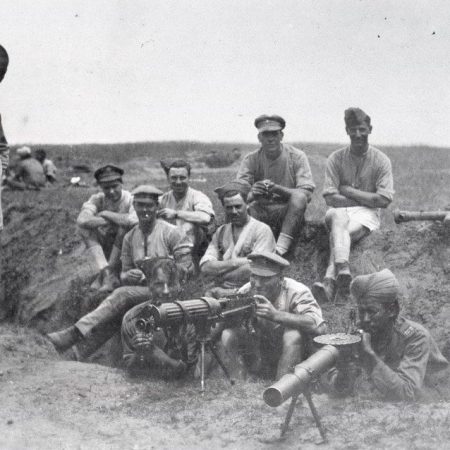 British_and_Indian_machine_gunners_with_a_Vickers_machine_gun,_Lewis_gun_and_range-finder,_1917 British_and_Indian_machine_gunners_with_a_Vickers_machine_gun,_Lewis_gun_and_range-finder,_1917